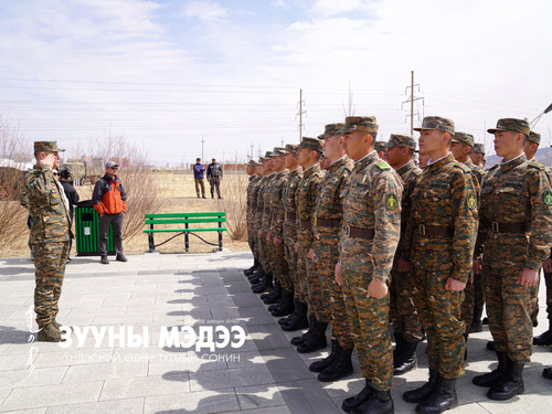 Фото: Хүү нь ирлээ